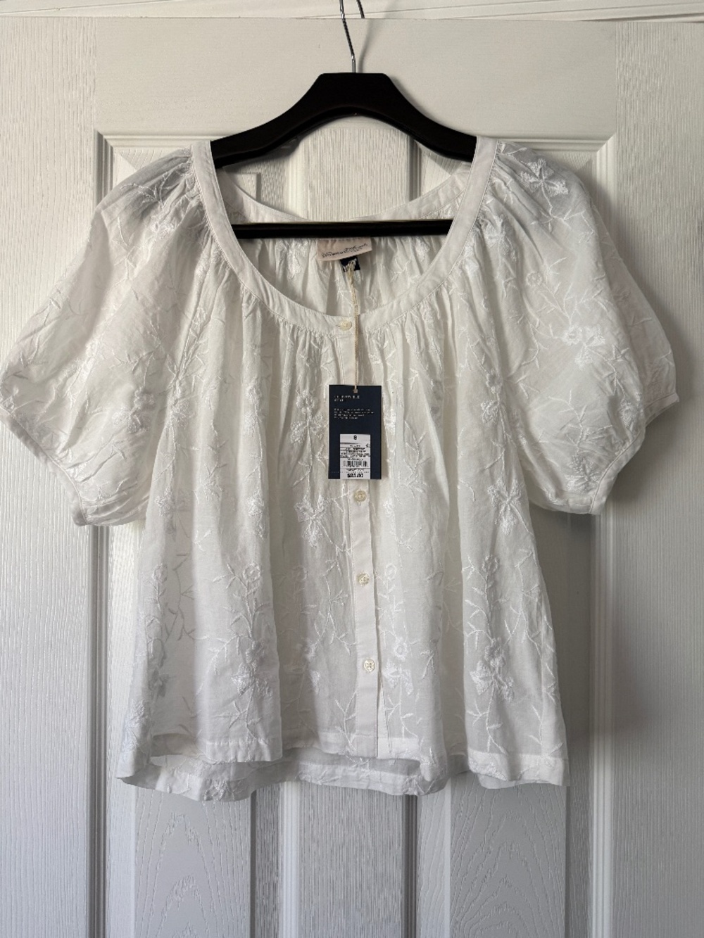 NWT Universal Thread White puff sleeve floral embroidered top size S